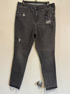 Universal thread Women’s Distressed Gray Skinny Jeans